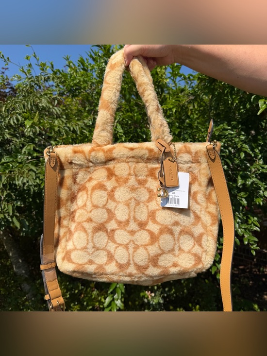 Coach Handbags - NWT Coach Tote 28 In Signature Shearling CC442